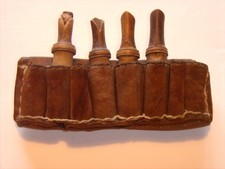 Alter Pulvergurt mit vier